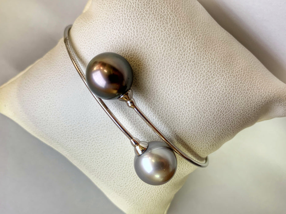 Bracelet en Or Blanc 18K avec Deux Perles Rondes de Qualité A